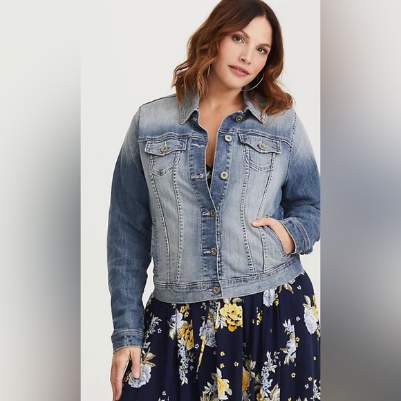 Torrid DISTRESSED JEAN JACKET Size 3 - Picture 3 of 12